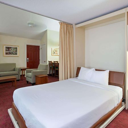 Hawthorn Suites By Wyndham Dearborn/Detroit Eksteriør bilde