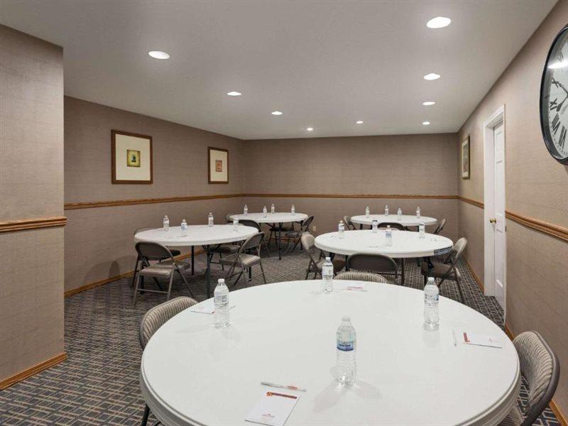 Hawthorn Suites By Wyndham Dearborn/Detroit Eksteriør bilde