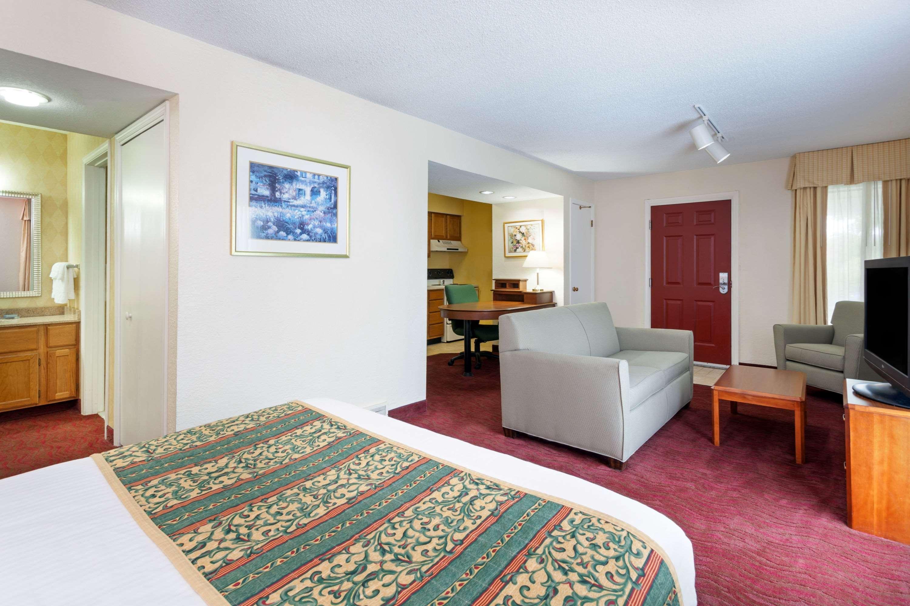Hawthorn Suites By Wyndham Dearborn/Detroit Eksteriør bilde